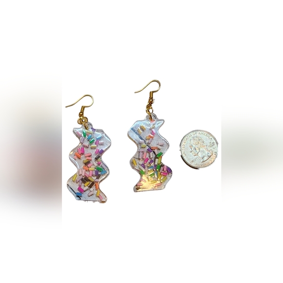 Handmade Resin Sprinkle Ribbon Style Dangle Earrings - Picture 4 of 5